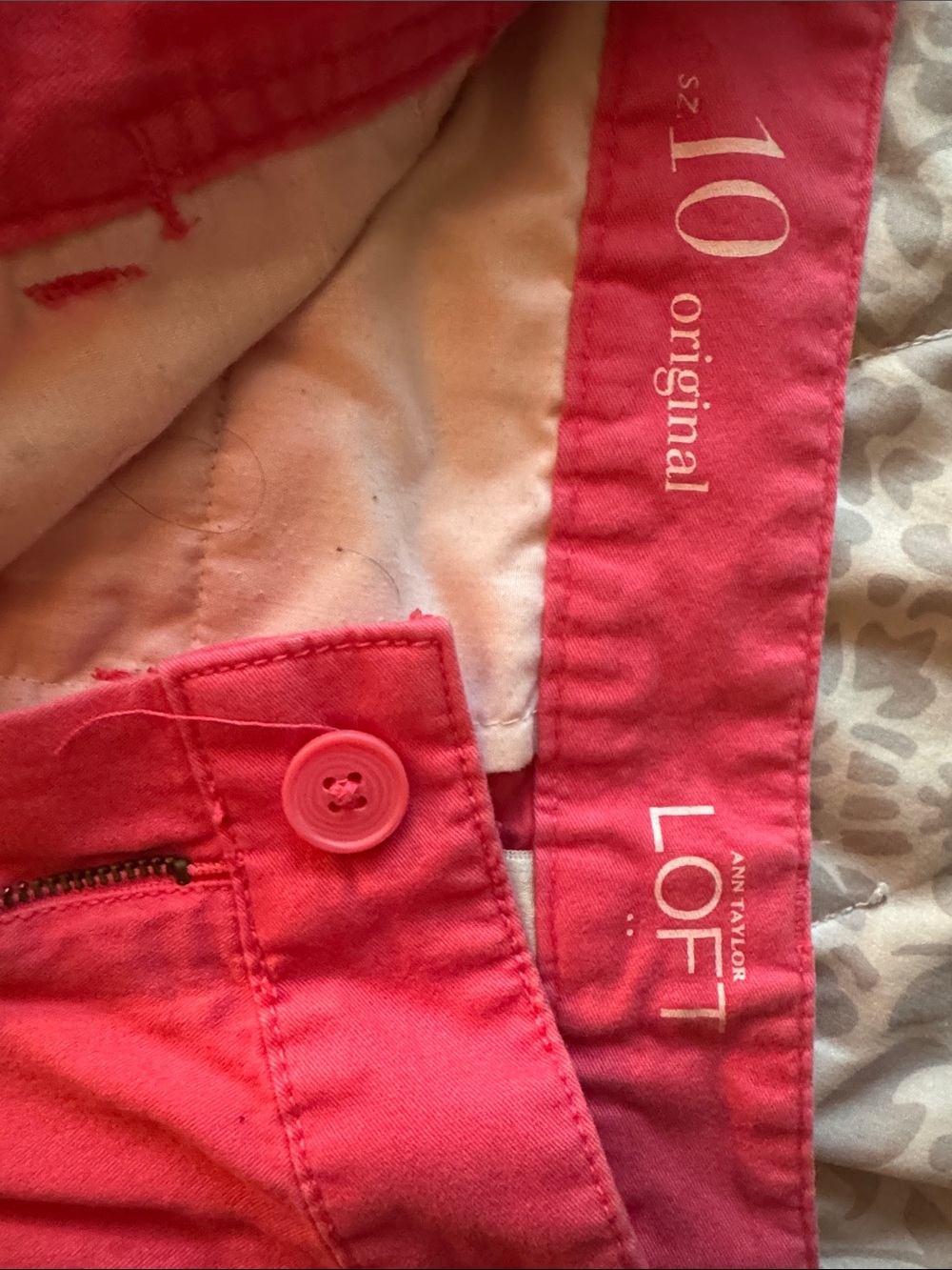 LOFT Women’s ' Pink Chino Shorts - Size 10